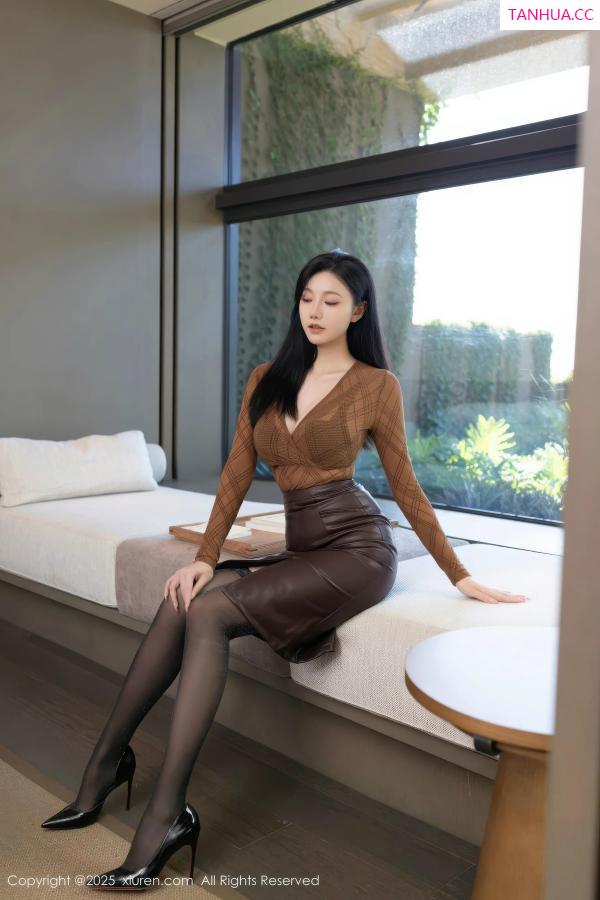 安然Maleah  [XiuRen]高清写真图 2025.11.04 No.10947 安然anran 原色丝袜第6张图片
